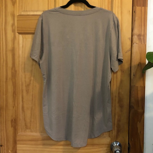 Aritzia Foundation V-neck T-shirt - Picture 2 of 7